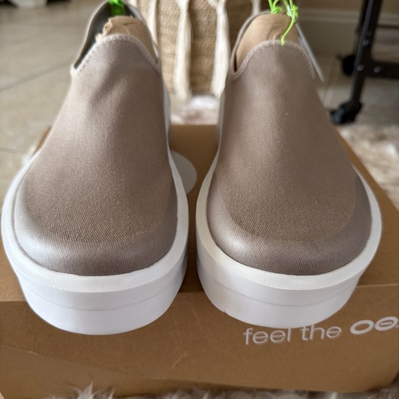 OOFOS Oomg Eezee Shoes Low Top Soft Slip On Sneakers Womens 8.5 Recovery Support - Picture 3 of 12